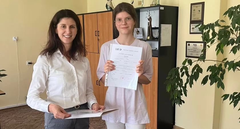 Trzy uczennice z ZSO 2 w Kartuzach zdobyły finał w konkursach językowych