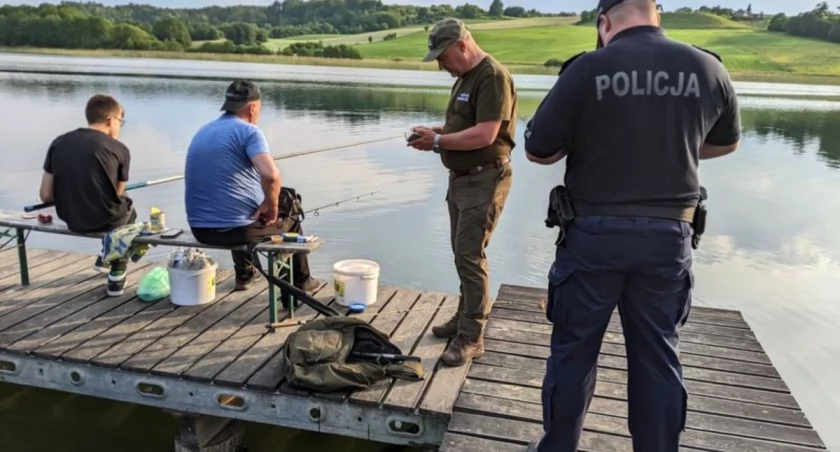 Policjanci wspólnie ze strażą rybacką kontrolowali wędkarzy