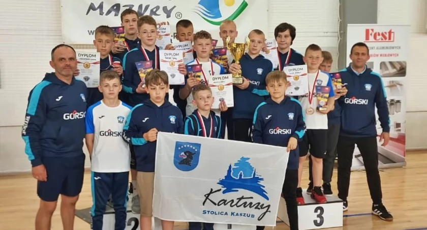 UKS Gryf Kartuzy zdobywa drugie miejsce w klasyfikacji drużynowej na prestiżowym turnieju