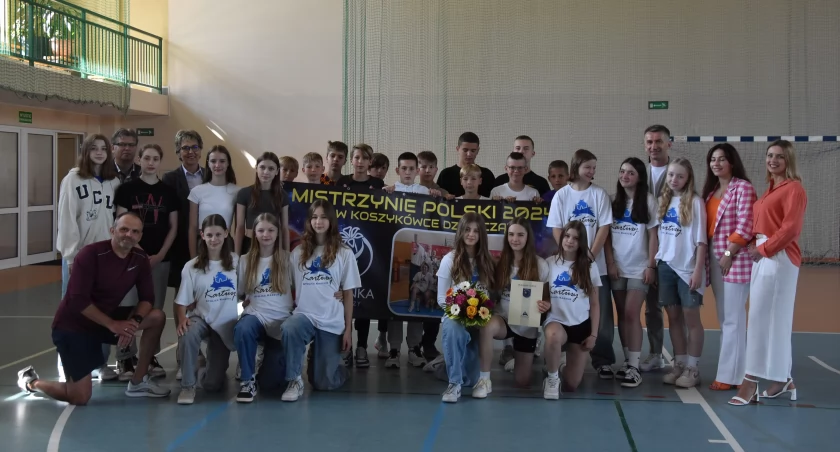 Tak powitano młode Mistrzynie Polski w SP nr 1 w Kartuzach