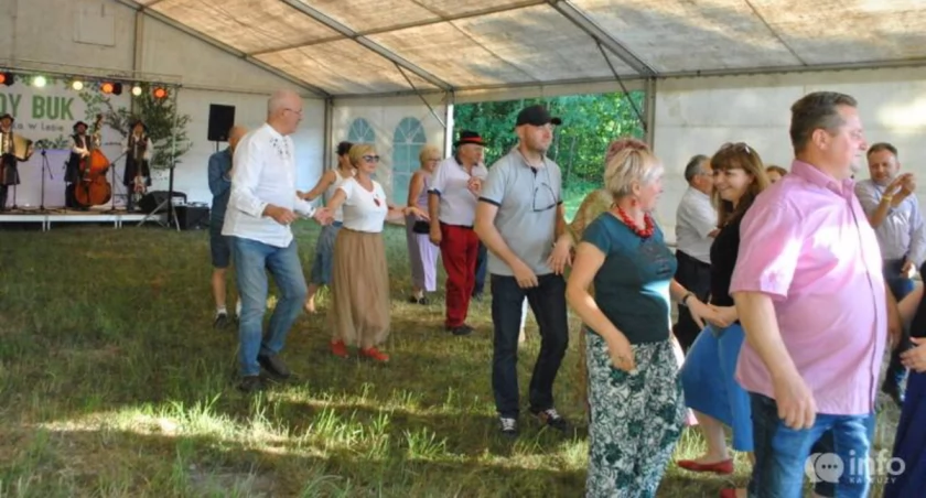 Sarni Dwór. Zabawa, tańce i warsztaty pod Szadym Bukiem