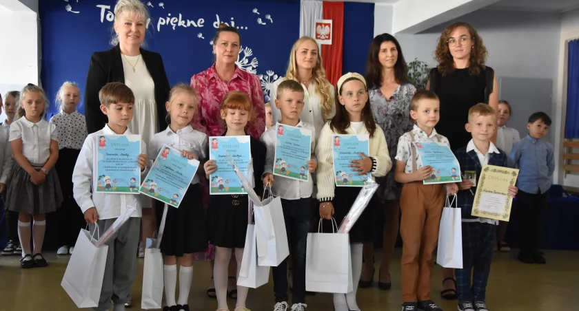 Uczniowie zerówek z os. Wybickiego otrzymali swoje dyplomy 