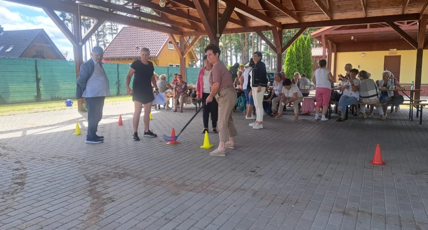 Kamienica Królewska gościła seniorów na pikniku organizowanym przez GOK i Stowarzyszenie Los