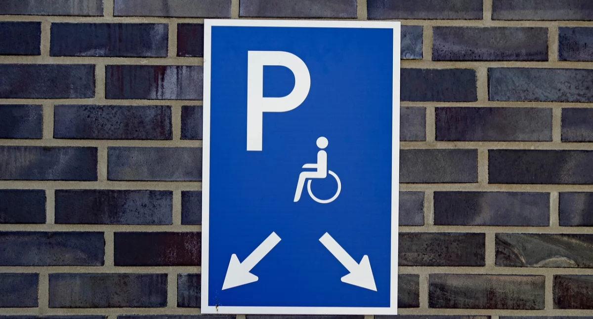 Nowe przepisy dotyczące kart parkingowych dla osób z niepełnosprawnościami