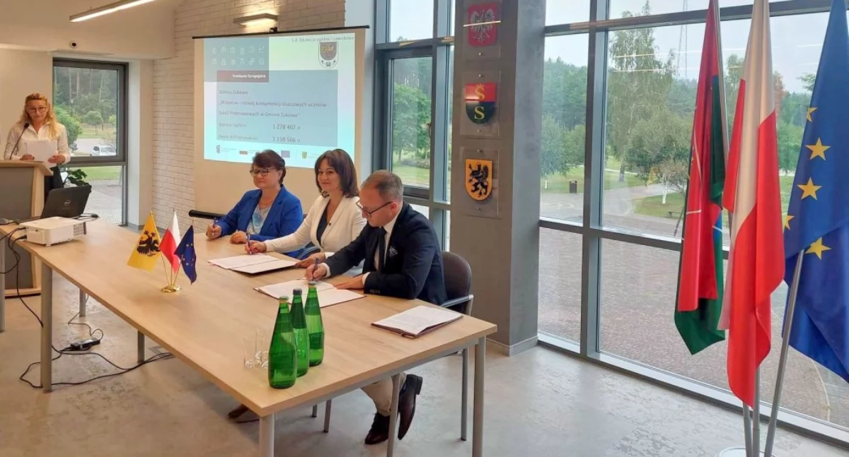 Podpisano umowę na ponad milion złotych na rozwój kompetencji uczniów w Żukowie