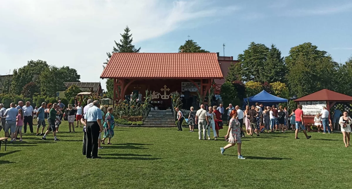 Dożynki w Mściszewicach: Wspólne Świętowanie i Tradycyjne Smaki 