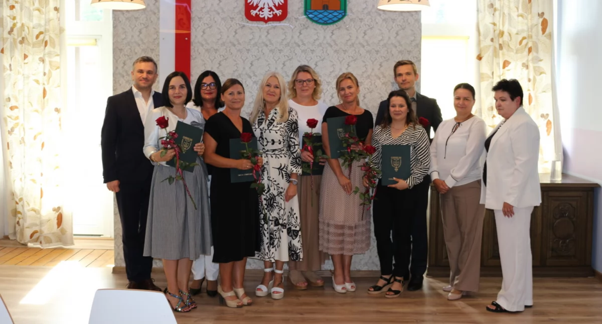 Sześciu nauczycieli z gminy Chmielno otrzymało awans na stanowisko nauczyciela mianowanego
