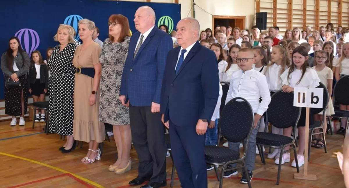 Wójt gminy Sierakowice, Mirosław Kuczkowski, przemówił na rozpoczęciu roku szkolnego