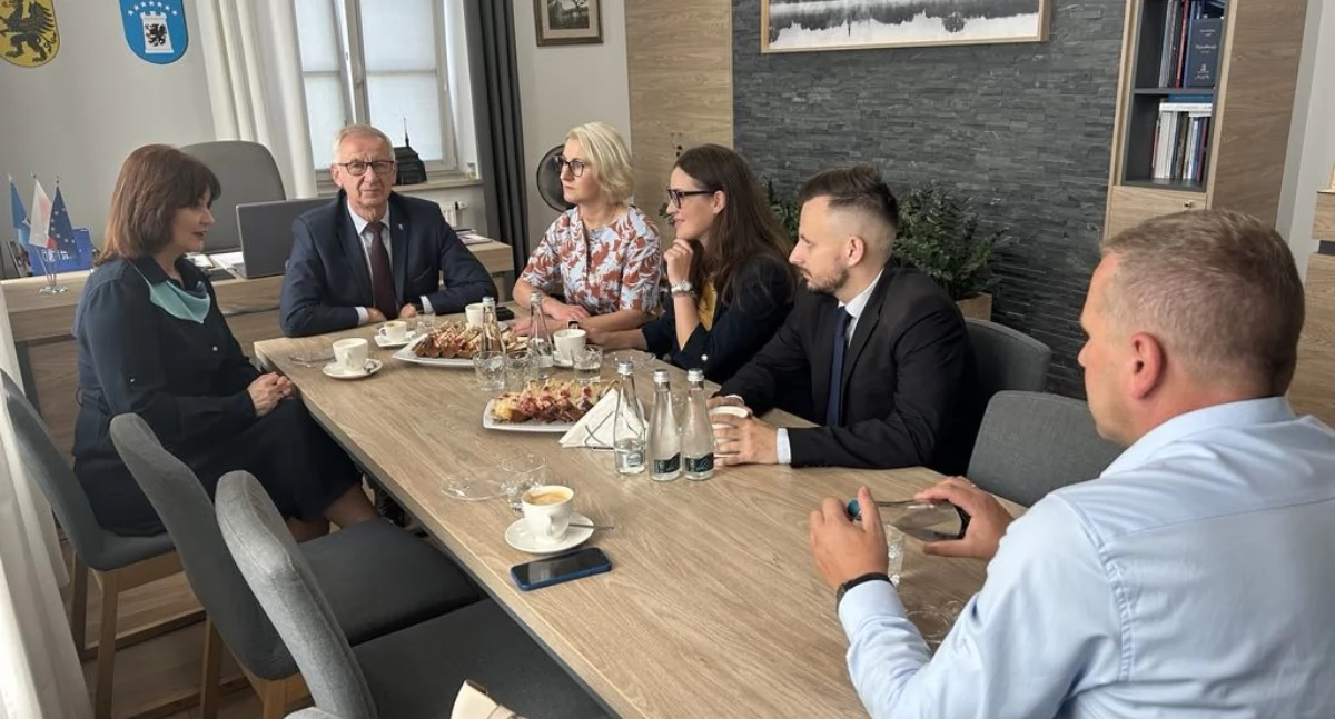 Inwestycje w zdrowie i drogi. Spotkanie burmistrz Żukowa z władzami powiatu kartuskiego