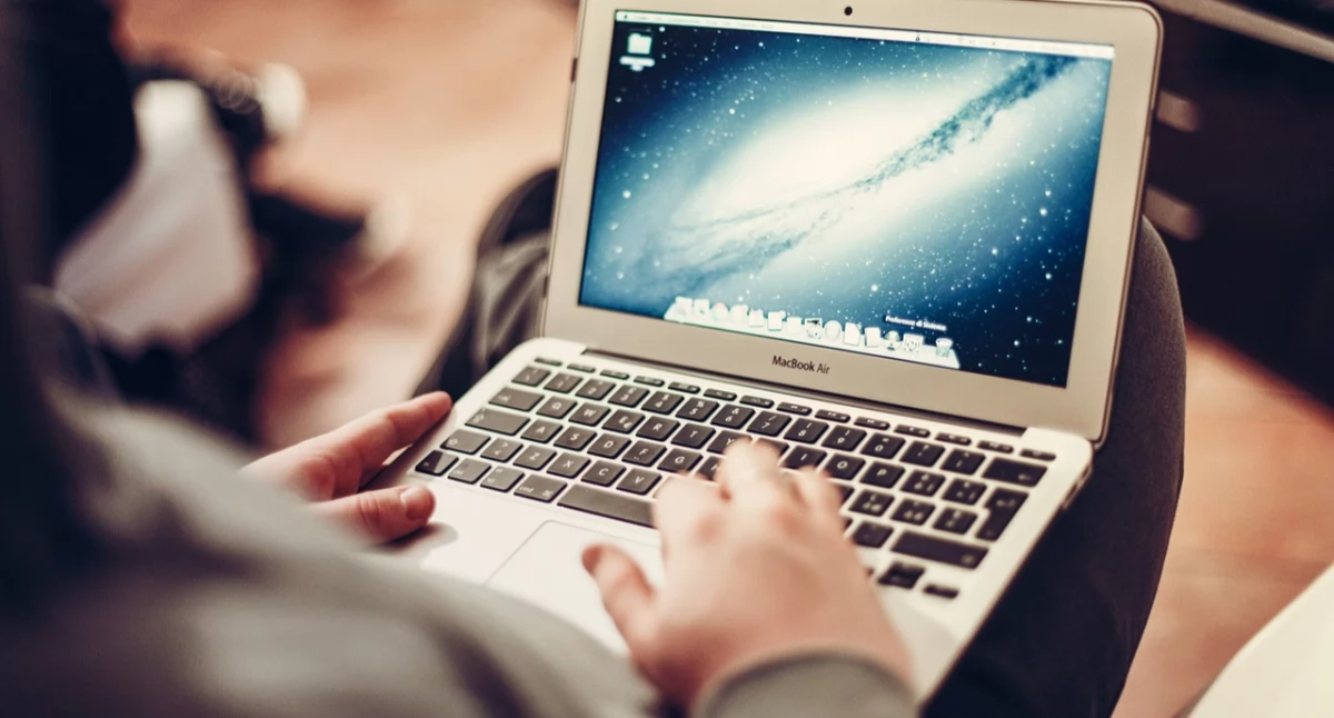 Mieszkaniec Kartuz padł ofiarą cyberprzestępców – zamiast telefonu dostał zegarek za 30 zł