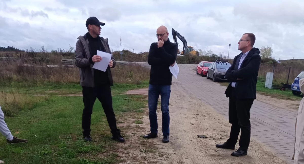 W Żukowie odbył się protest przeciwko uciążliwym przejazdom szambiarek