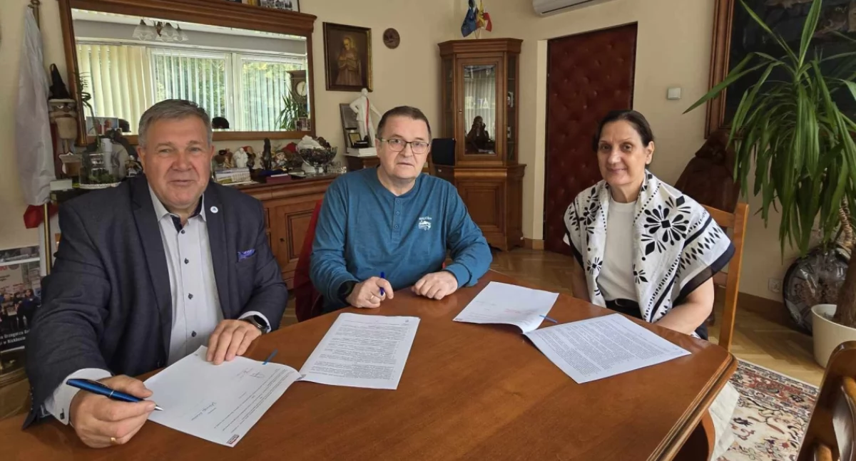 Pierwsze umowy podpisane. 510 tysięcy na termomodernizację budynków w Kartuzach