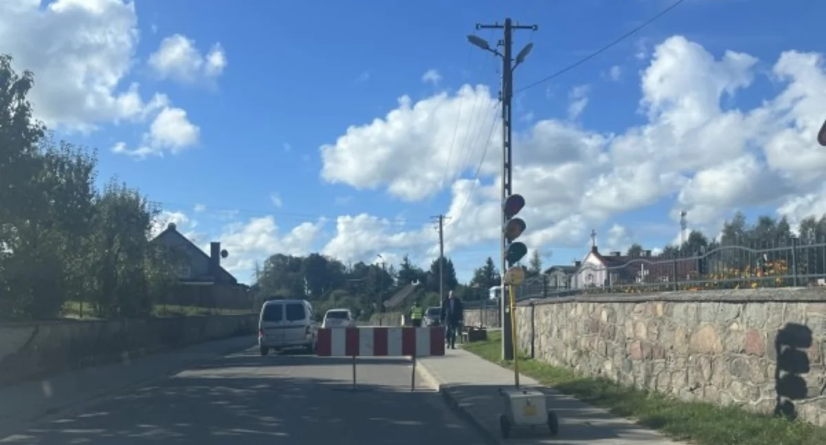 Prace drogowe w Przyjaźni. Czasowe wyłączenie pasa ruchu
