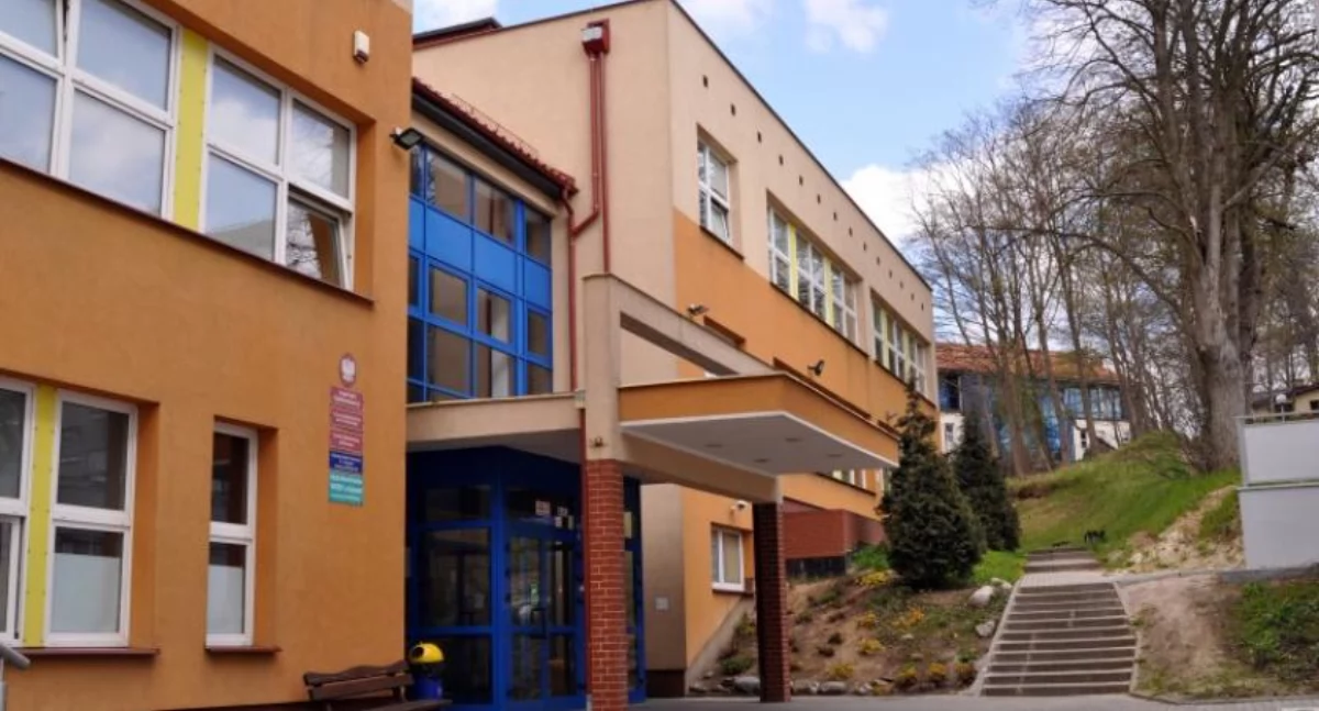 Rezygnacja dyrektorki liceum na Klasztornej. Wyniki kontroli ujawniły rażące nieprawidłowości