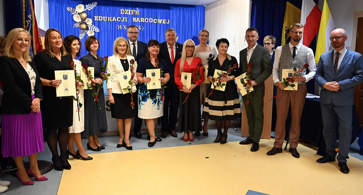 Gminne obchody święta edukacji - posypały się nagrody dla dyrektorów i nauczycieli