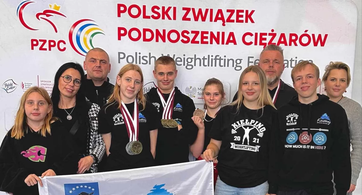 Klub Weightlifting Kiełpino triumfuje na ogólnopolskich zawodach. Siedem medali dla młodych siłaczy
