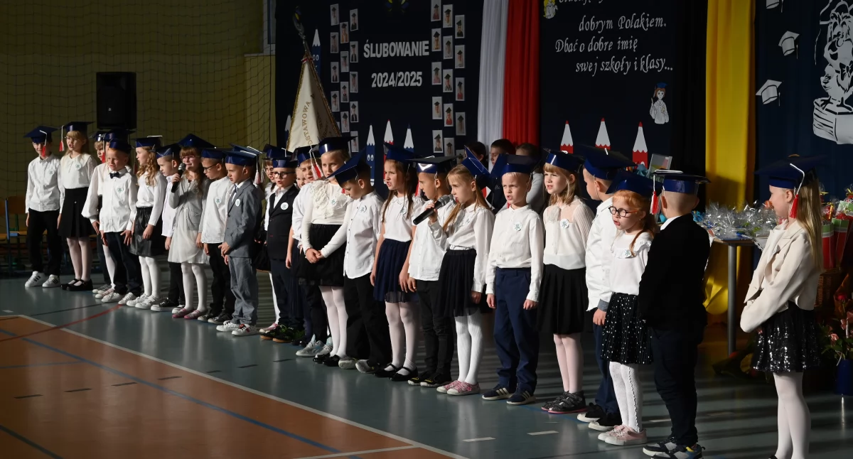 Już oficjalnie są uczniami! Pierwszoklasiści z Miechucina ślubowali
