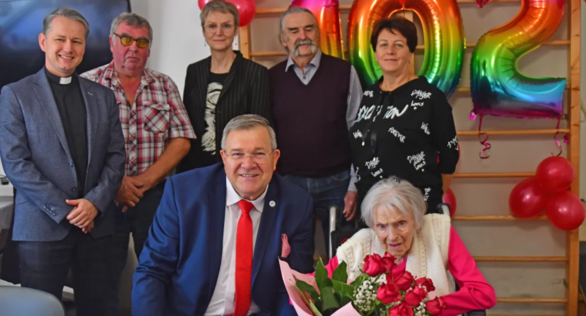 Pani Anna Malinowska z Grzybna świętowała swoje 102 urodziny