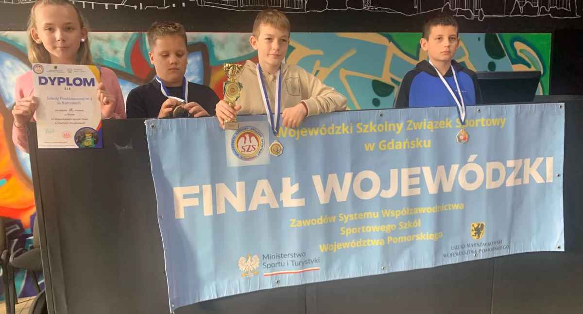 Młodzi mistrzowie szachowi z SP 2 Kartuzy na podium wojewódzkich finałów