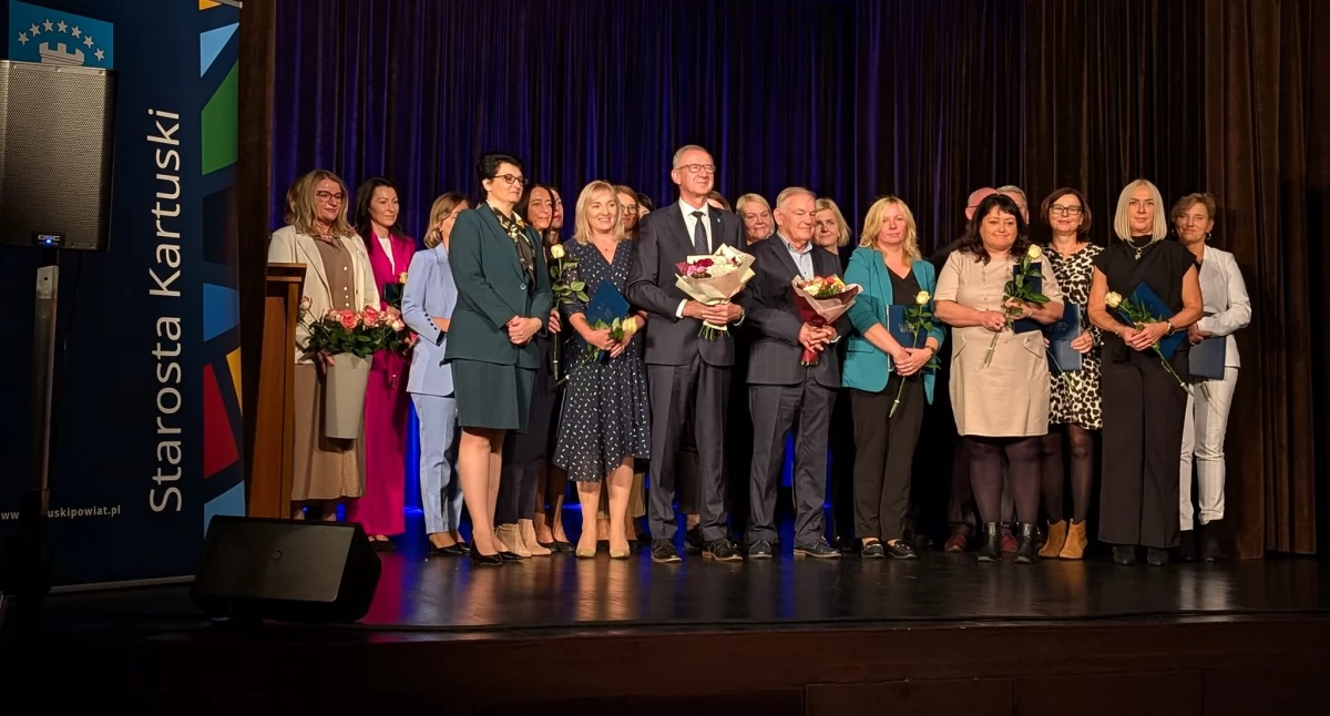 Powiatowe obchody Dnia Nauczyciela - posypały się gratulacje i podziękowania