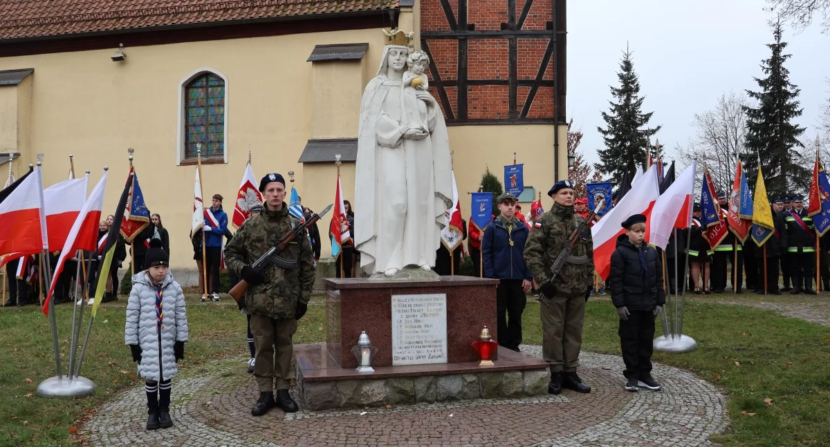 Rogal, wieńce i wspólny marsz. Niezapomniane obchody Święta Niepodległości w Żukowie
