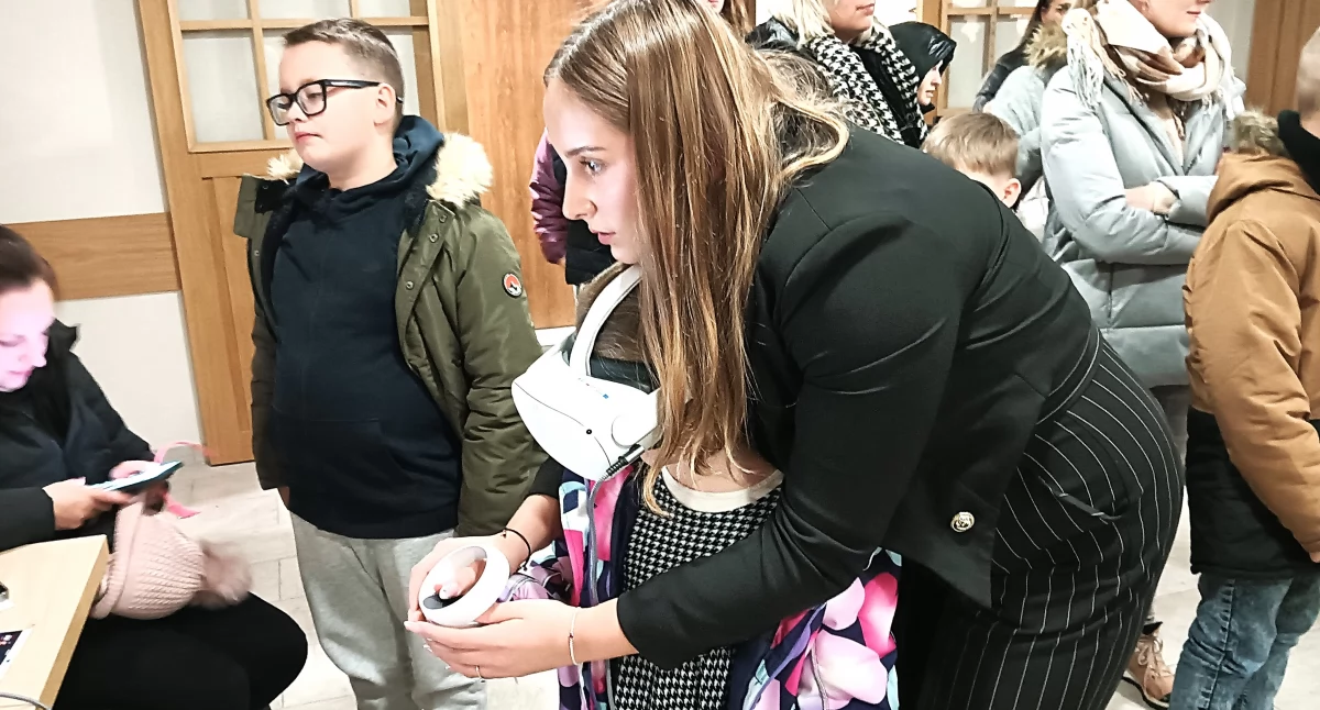 Interaktywna lekcja historii z VR na Jarmarku Bożonarodzeniowym w Żukowie