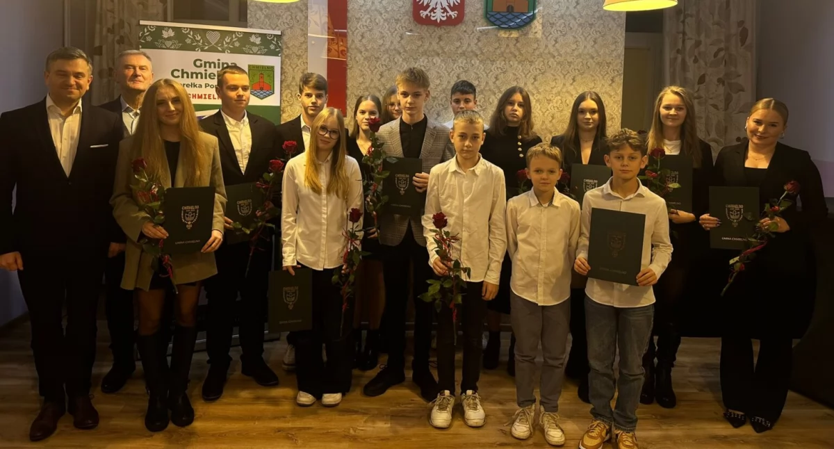 Wybitnie uzdolnieni uczniowie i studenci nagrodzeni stypendiami wójta gminy Chmielno