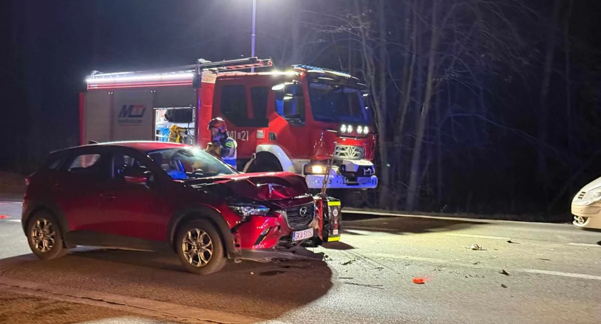 Kartuzy-Dzierżążno. Zderzenie renault z mazdą