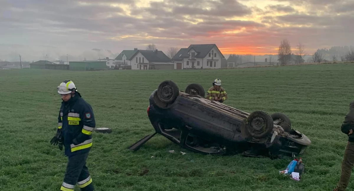 Puzdrowo. Dachowała VW Polo na DW211 - 36-latka była pijana