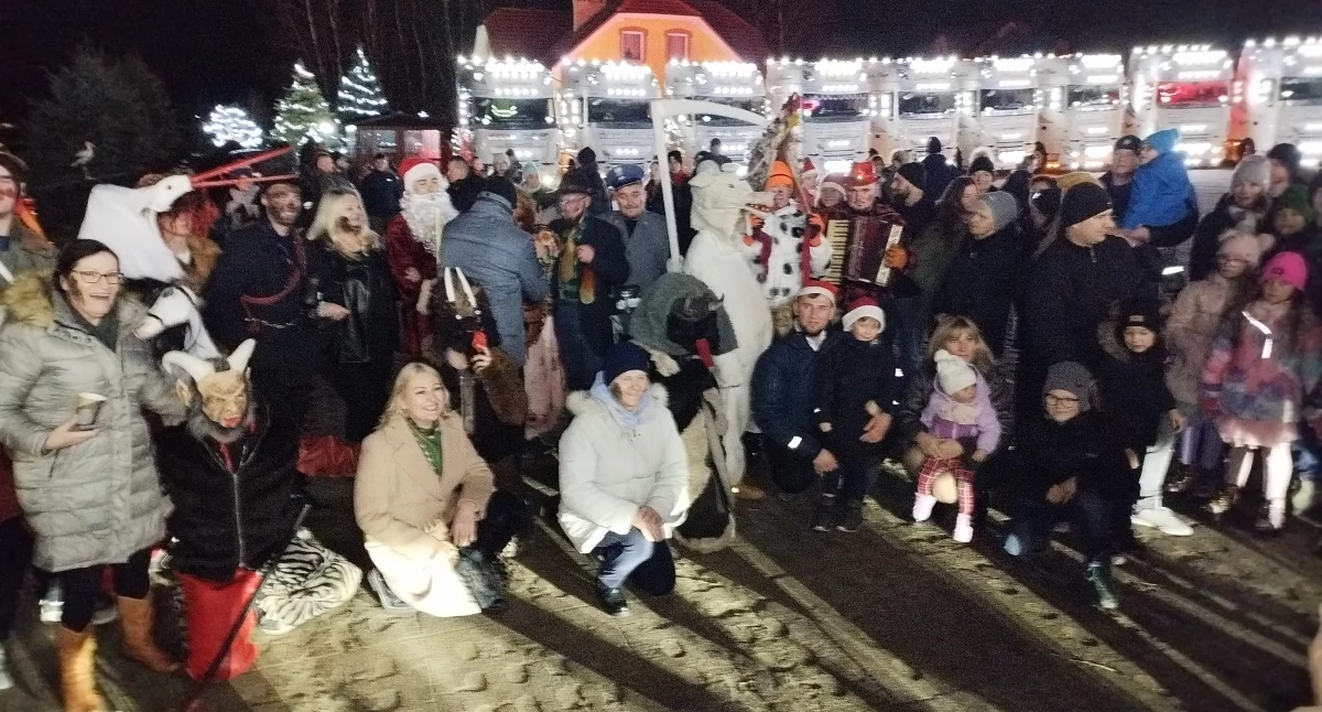 Rozświetlili wigilijny wieczór. Gwiôzdka w Lesznie