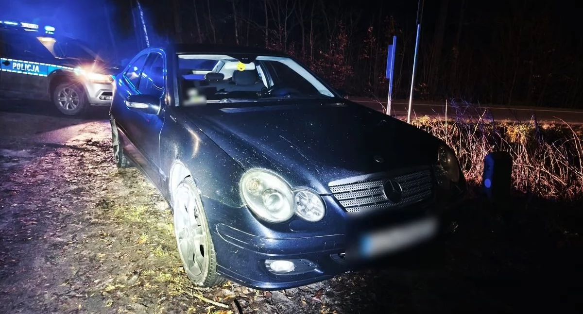 Po narkotykach, alkoholu i bez uprawnień - jeden z nich podróż zakończył na dachu