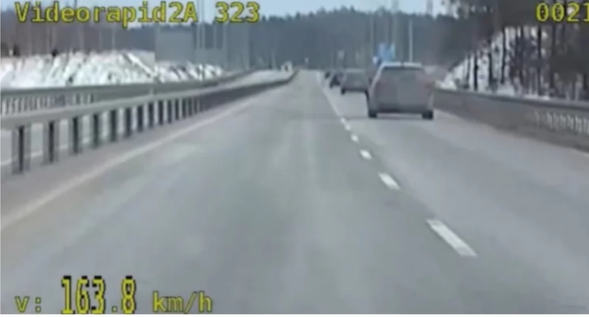 Internauci walczą z piratami drogowymi i mistrzami parkowania