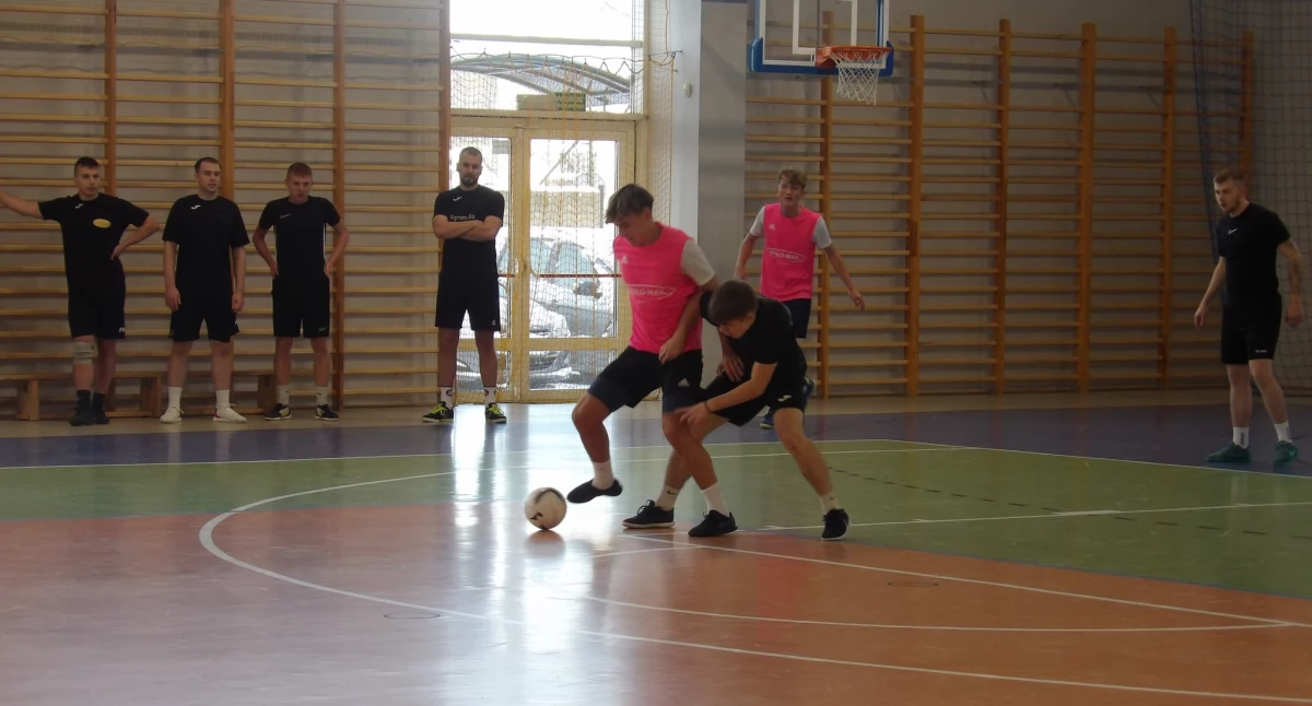 Turniej Halowej Piłki Nożnej w Kiełpinie. Szkło-Max Team najlepsze wśród seniorów