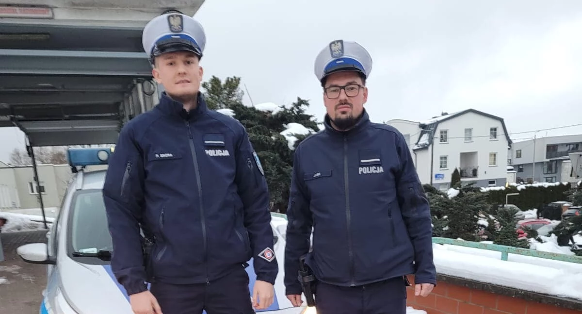 Leżał przemarznięty w rowie - zauważyli go policjanci