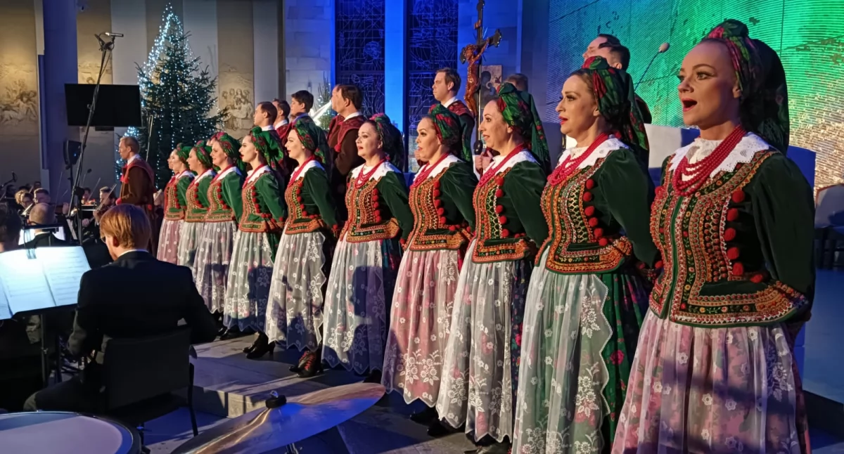 Sierakowice. Zachwycający koncert kolęd i pastorałek w wykonaniu Zespołu Pieśni i Tańca „Śląsk”