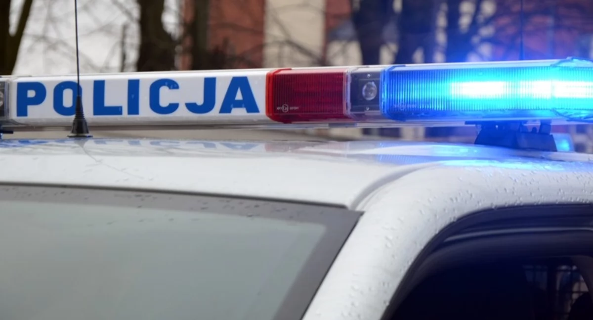 Miał pijany kierować fordem. Podczas pieszej ucieczki wpadł pod koła Audi