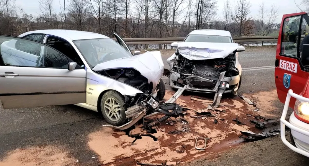 Puzdrowo. Zderzenie BMW z audi. Trzy osoby w szpitalu. Sprawca pod wpływem alkoholu 