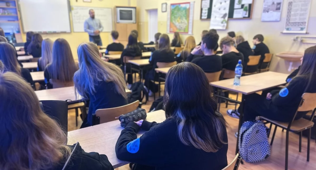 Szef kartuskich kryminalnych spotkał się z uczniami klas policyjnych