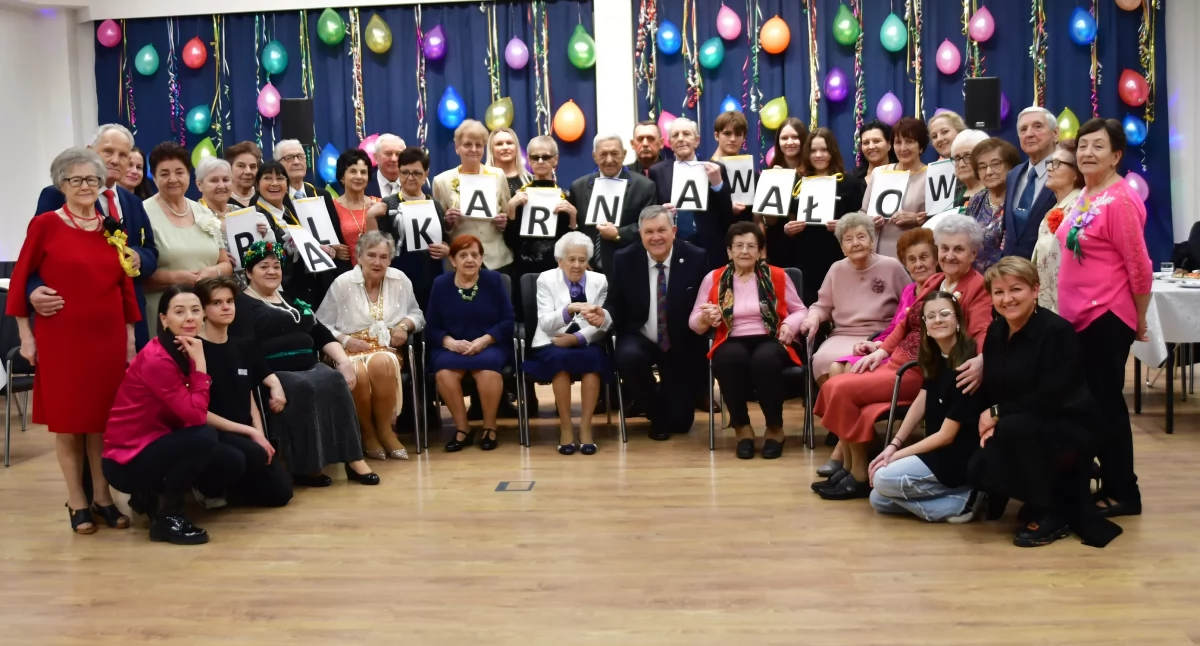 Karnawał w pełni! Seniorzy z Klubu „Kaszubski Dwór” na parkiecie