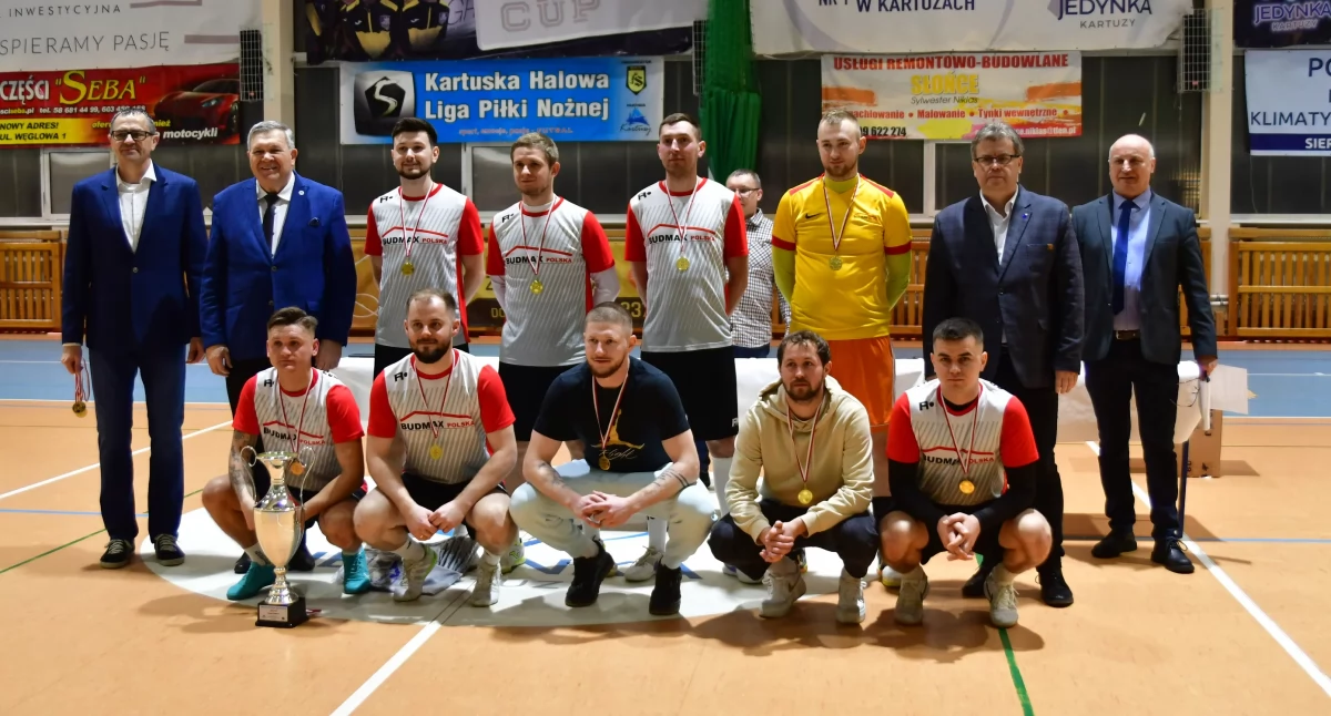 Bud Max, Markbud Grzybno i Kwiaciarnia Zaremba na podium kartuskiej halowej ligi