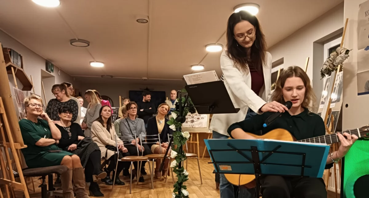 Przodkowo. Walentynkowa wystawa dawnych fotografii ślubnych