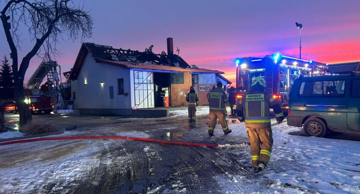 Poważny pożar w Sławkach. Płonął budynek mieszkalno-usługowy
