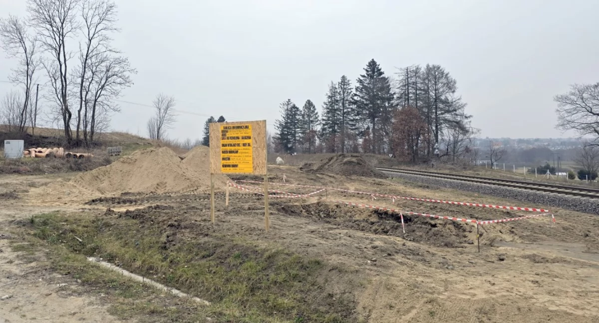 Parking w Otominie z nową wiatą rowerową. Inwestycja PKP ruszyła