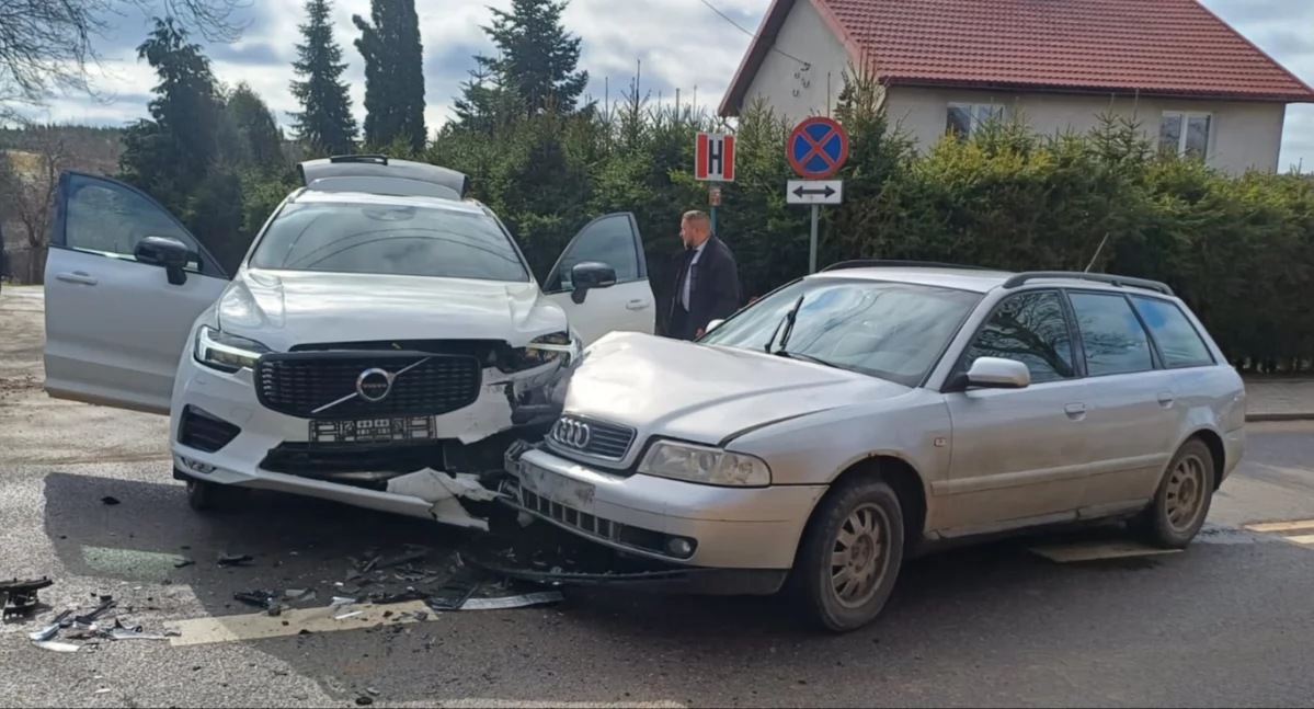 Kolizja w Mirachowie pod kościołem