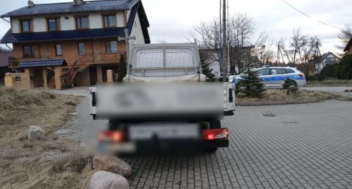 Kiełpino. Pijany i bez prawa jazdy doprowadził do kolizji