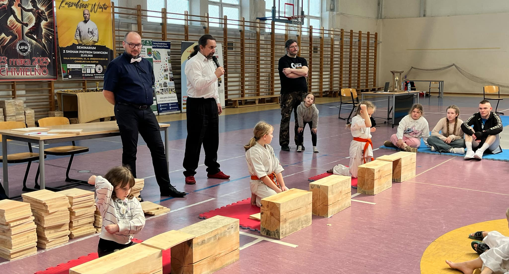 Karatecy i kickboxerzy zmierzyli się w Chmielnie. „Kaszëbsczi Wiater” dostarczył wielkich emocji