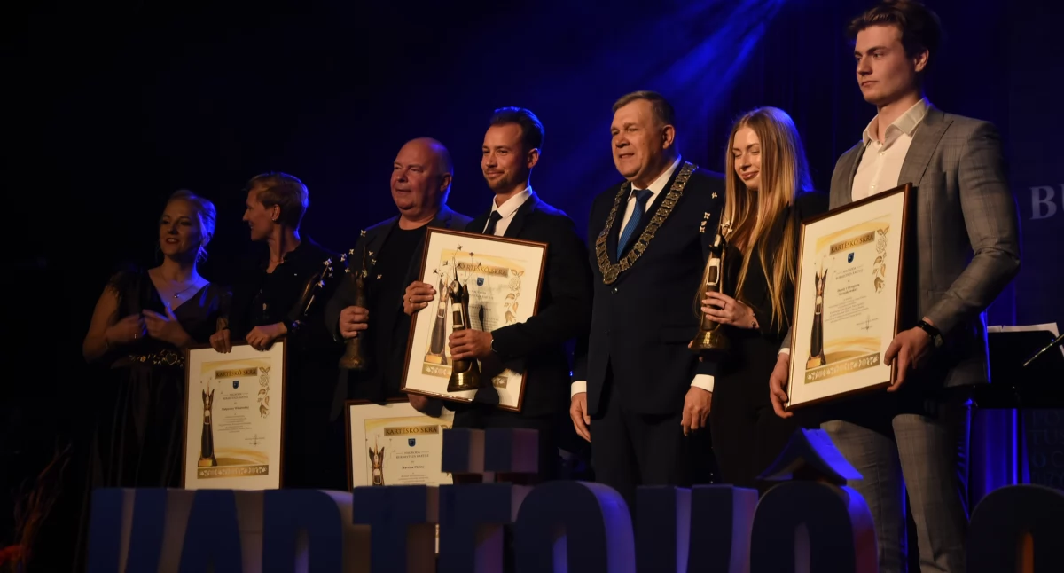 Kartuzy uhonorowały społeczników i przedsiębiorców. XXI gala Kartëskô Skra