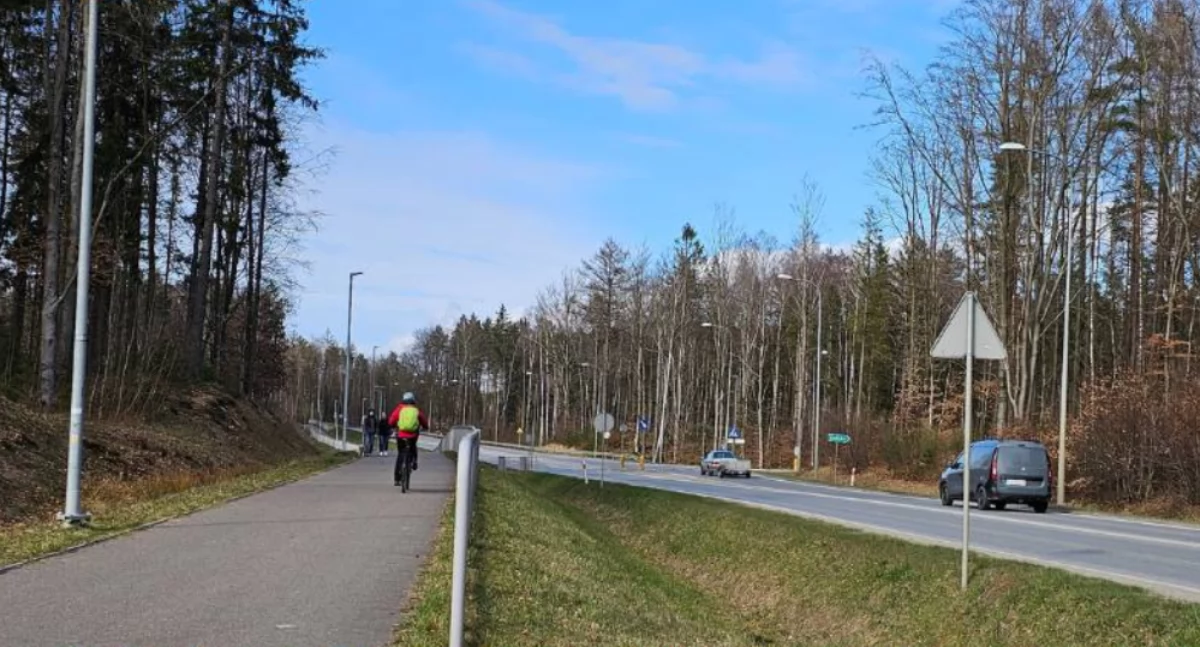Powiat. Starcie radnych o ścieżki rowerowe. Zlecać ekspertom czy działać samemu?