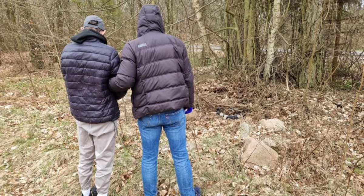 21-latek zatrzymany za liczne kradzieże. Przy okazji wpadł także jego poszukiwany przez sąd brat