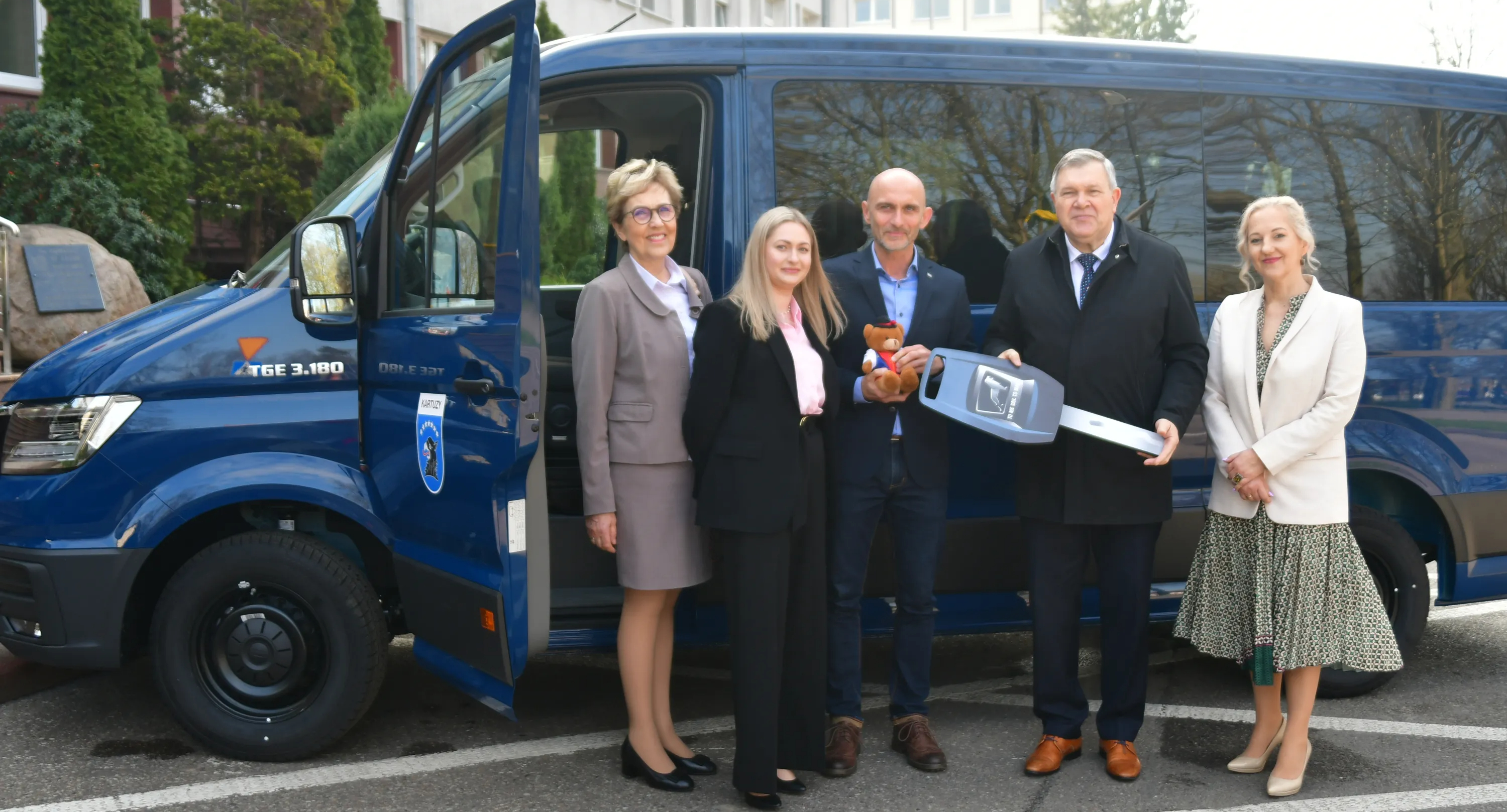 Komfortowy i bezpieczny - nowy bus dla potrzebujących uczniów
